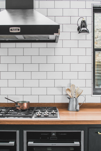 Industrial Dark Green Kitchen with a Vintage Twist industrielt-koekken