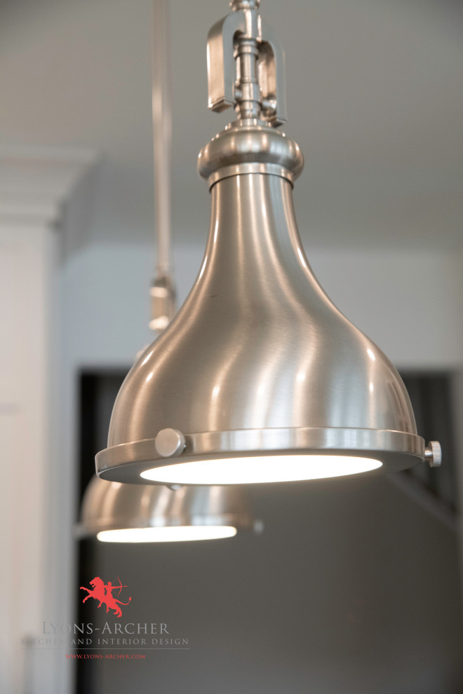 Inspiration for a transitional home design remodel in Philadelphia