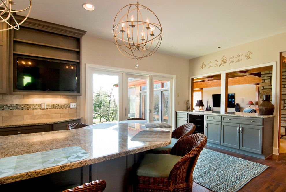 Transitional home design photo in Columbus