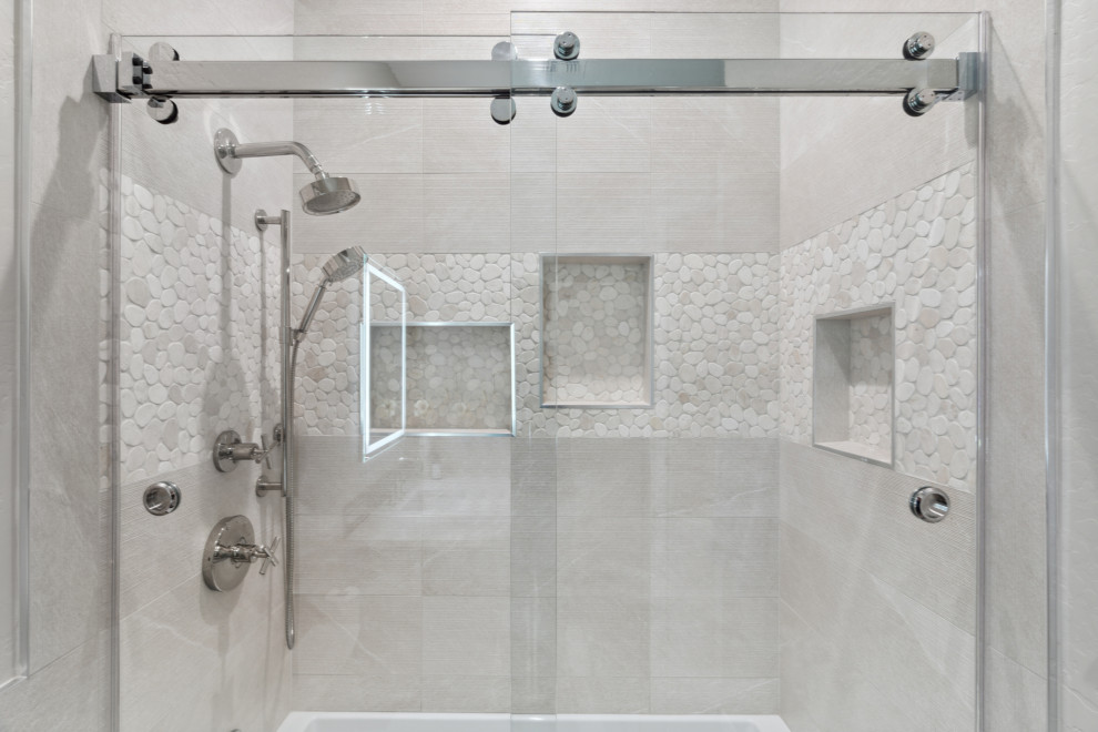 Example of a transitional bathroom design in Phoenix