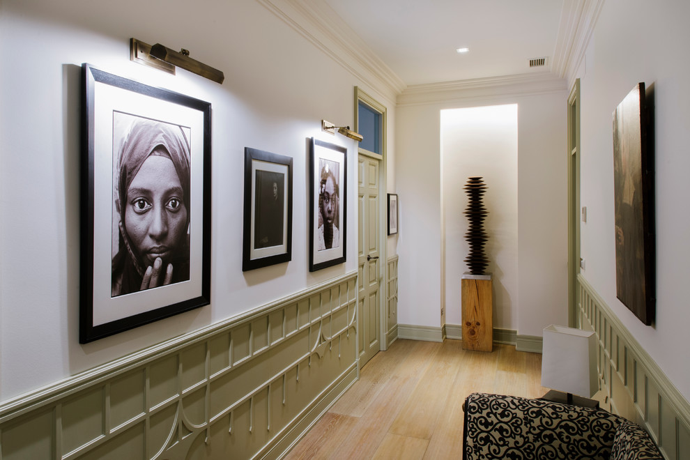 This is an example of a transitional hallway in Madrid.