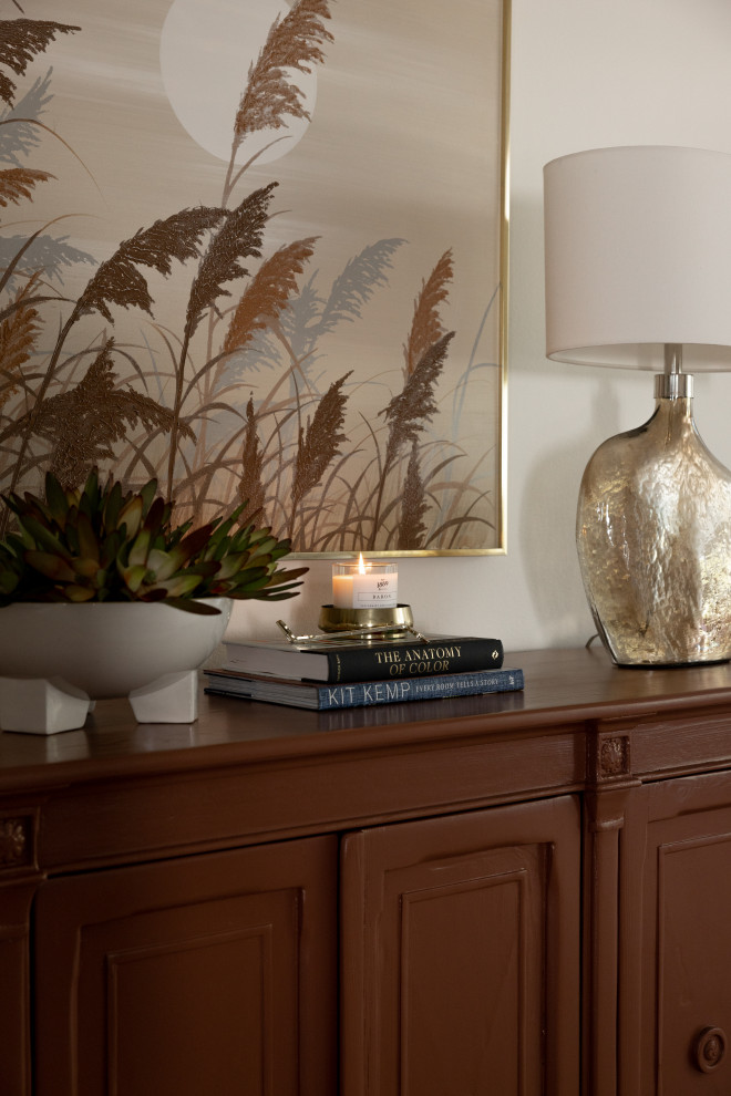 Example of a transitional entryway design in Orange County