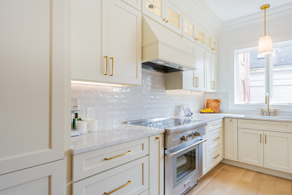 Kitchen - transitional kitchen idea