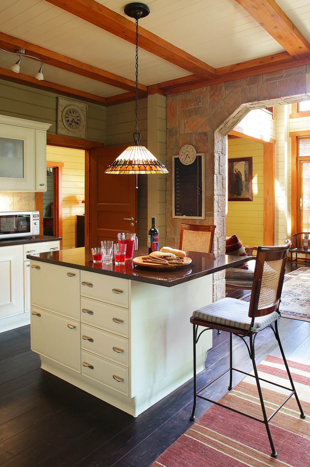 Деревянный дом в стиле американского кантри