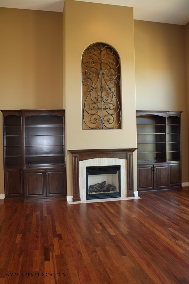 This is an example of a traditional family room in Chicago.