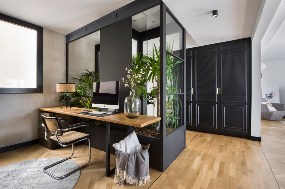 Design ideas for a contemporary home office in Barcelona.