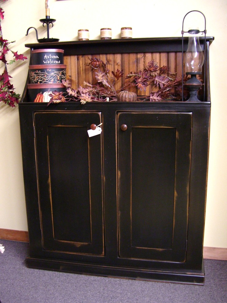 Example of a mountain style kitchen design in Cedar Rapids