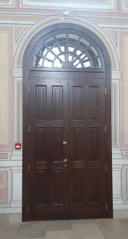 Квартира с историческими окнами и двери