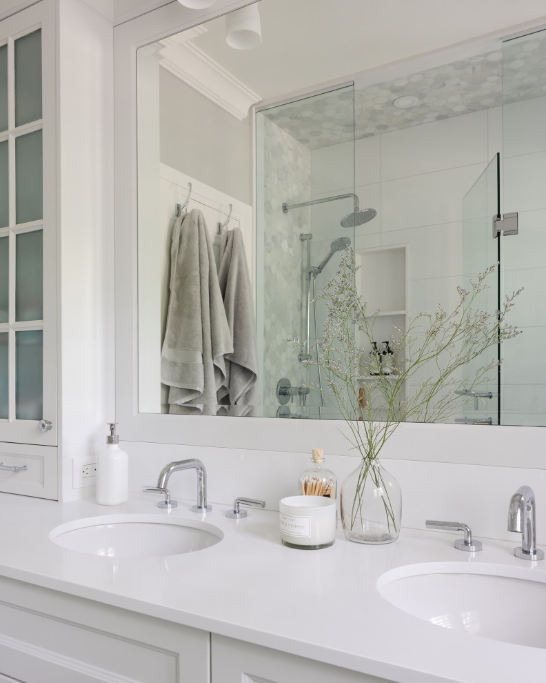 Home design - transitional home design idea in Toronto