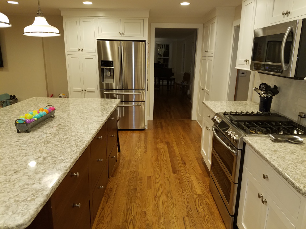 Kitchen - transitional kitchen idea
