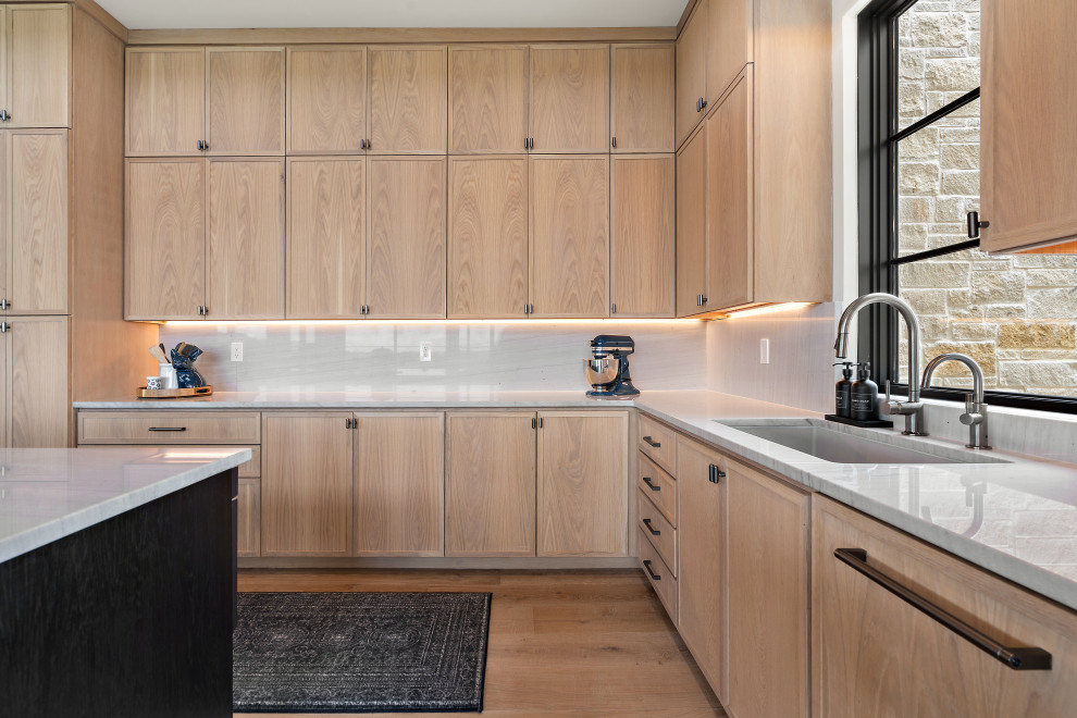 Home design - transitional home design idea in Austin