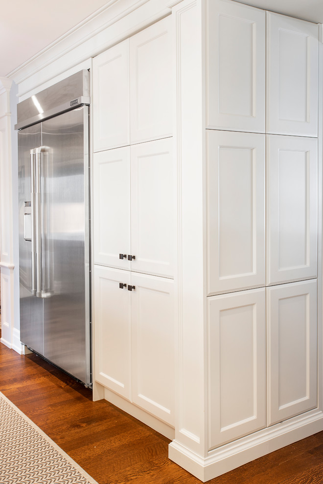 Inspiration for a transitional kitchen remodel in Toronto