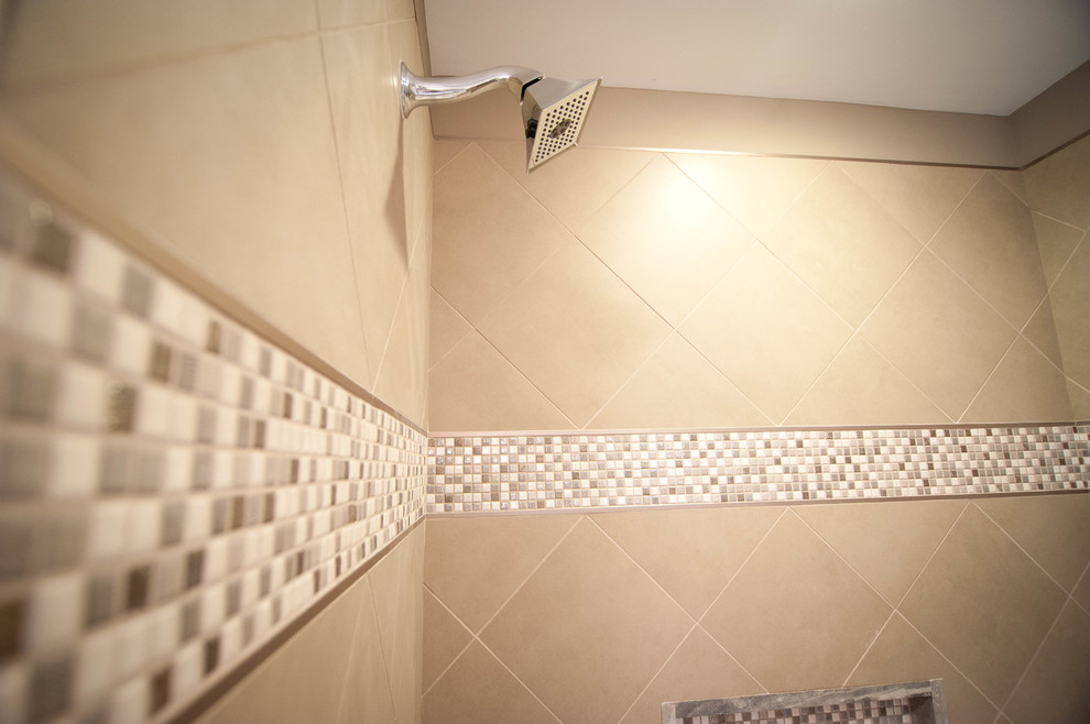 Bathroom - transitional bathroom idea