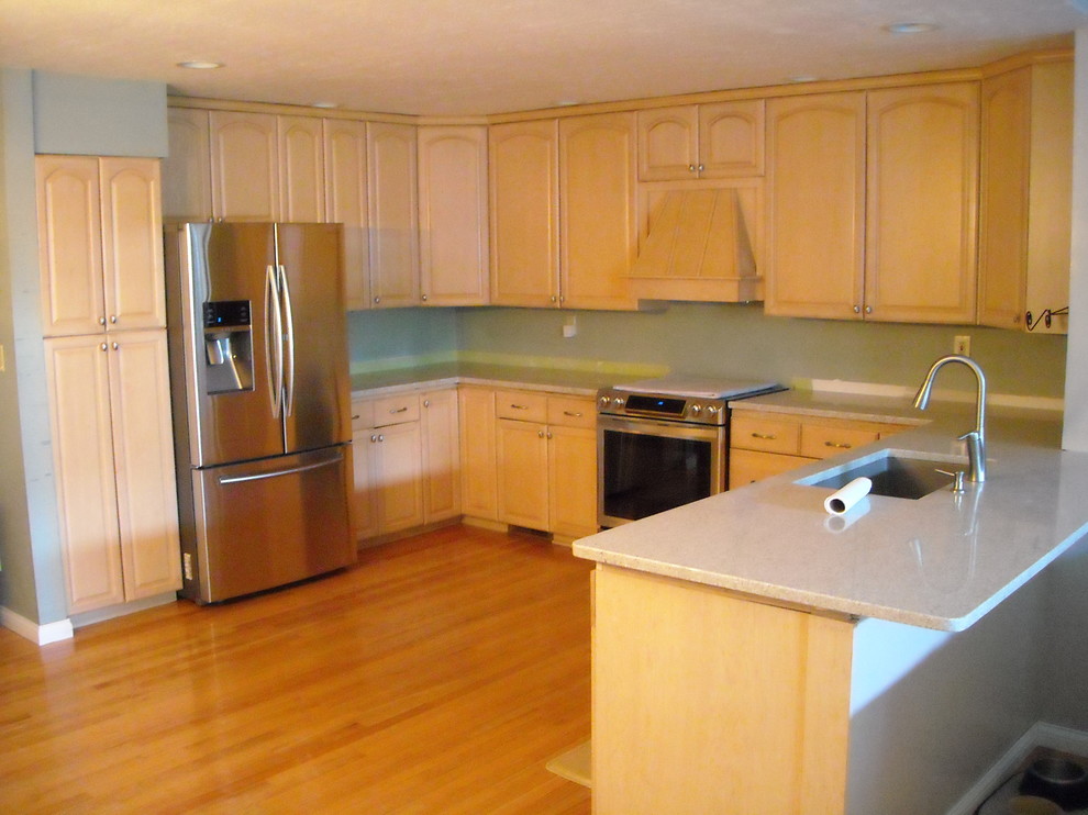 Elegant kitchen photo in Columbus