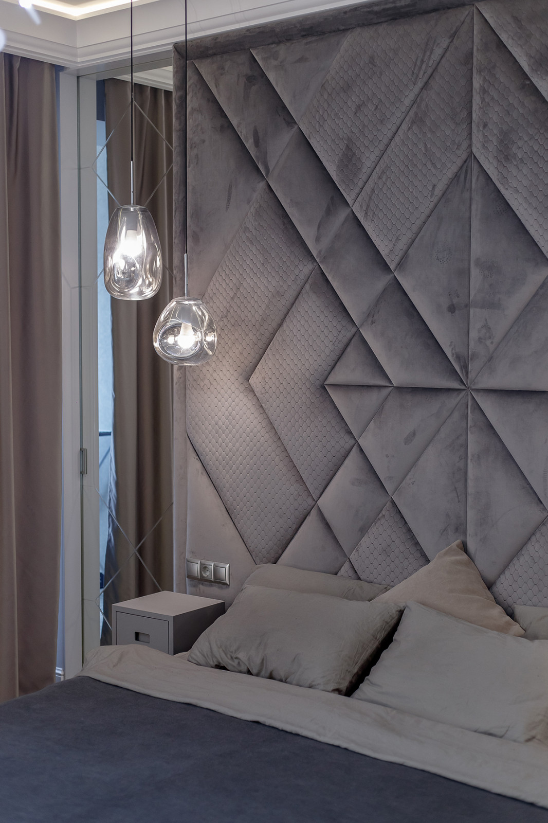 Реализация спальни "Современная классика" в серых тонах