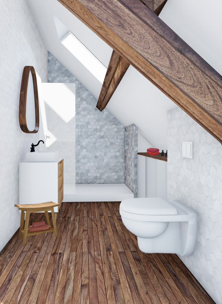 Идея дизайна: серо-белая ванная комната в современном стиле с фасадами цвета дерева среднего тона, душем без бортиков, инсталляцией, белой плиткой, плиткой мозаикой, белыми стенами, паркетным полом среднего тона, душевой кабиной, консольной раковиной, коричневым полом, тумбой под одну раковину, встроенной тумбой и деревянным потолком