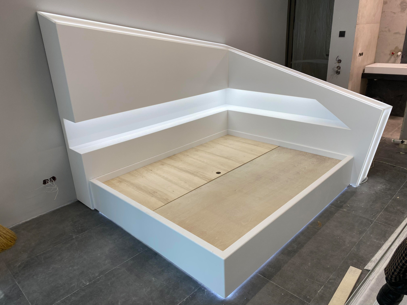 парящая кровать