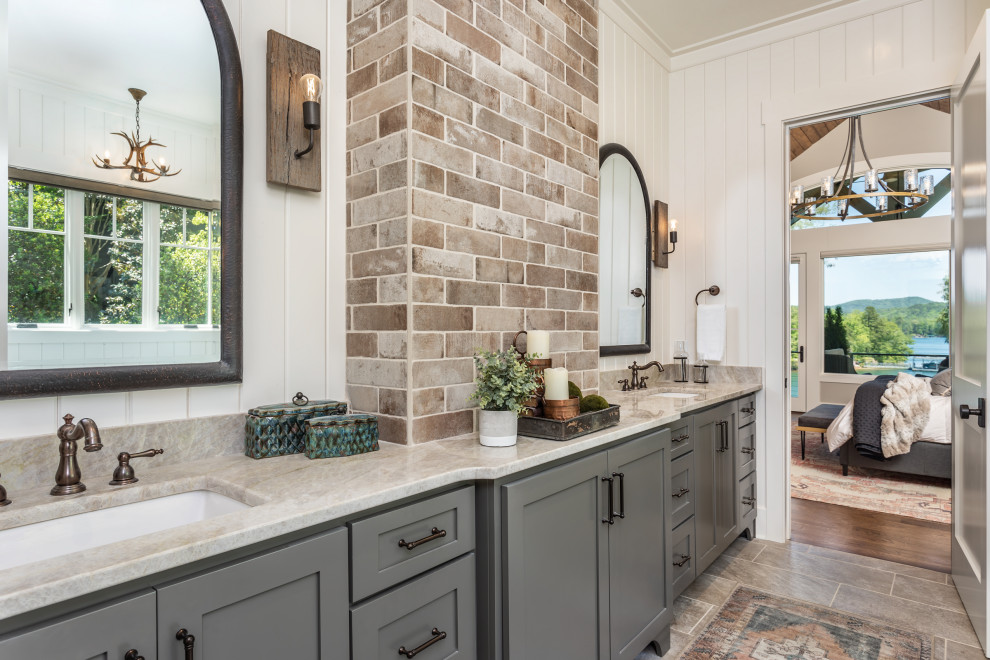 Exemple d'une grande salle de bain montagne avec meuble double vasque, un placard à porte shaker, des portes de placard grises, un mur blanc, un lavabo encastré, un sol gris, un plan de toilette beige, meuble-lavabo encastré et du lambris de bois.