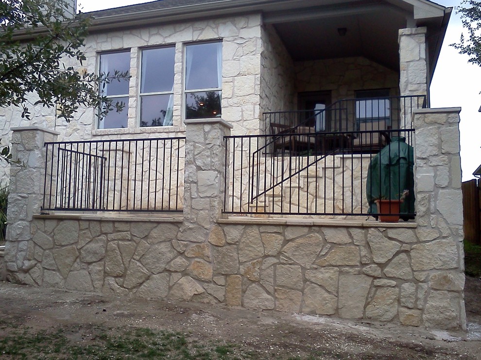 Home design - rustic home design idea in Austin