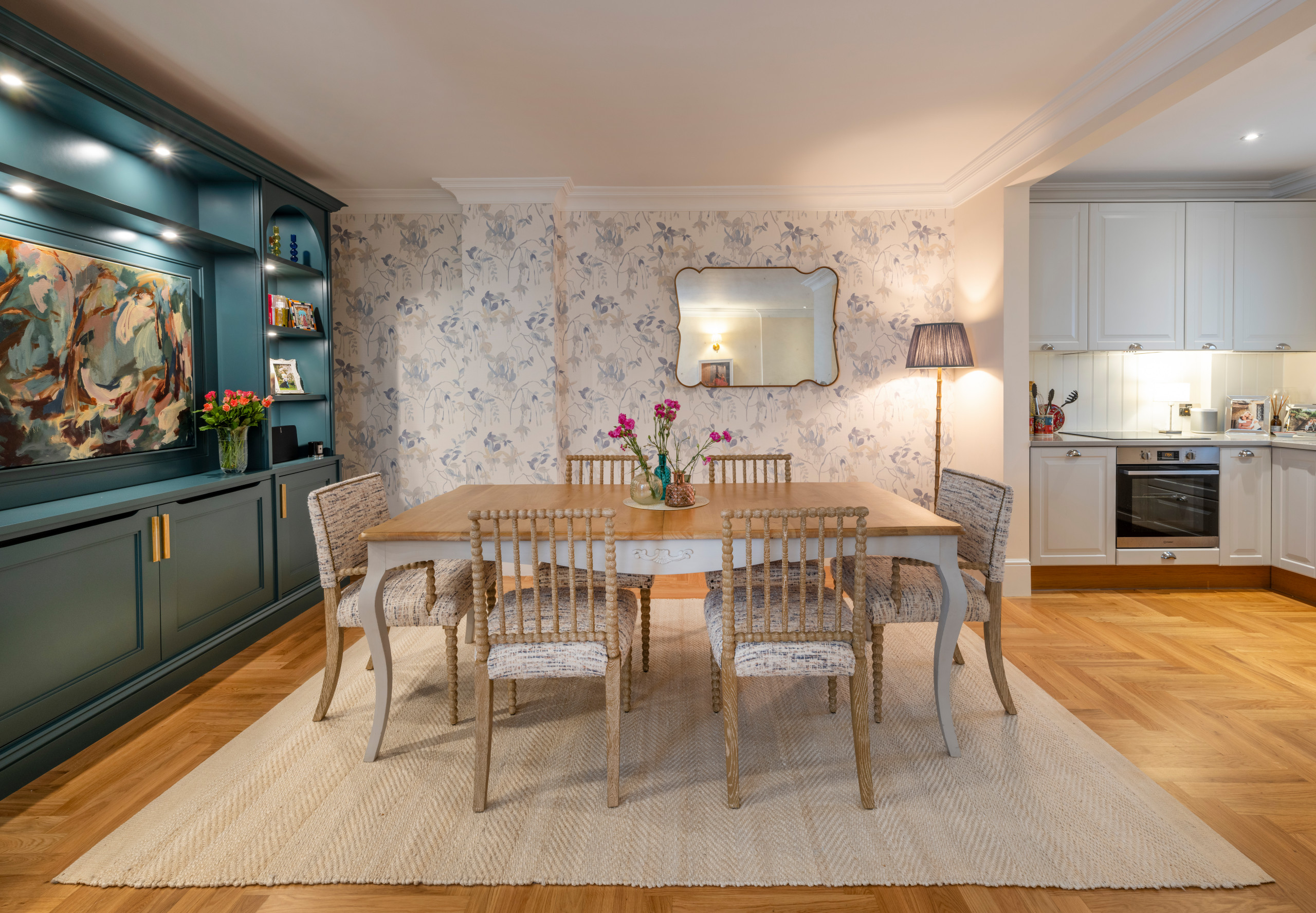 Dining room - modern dining room idea in London