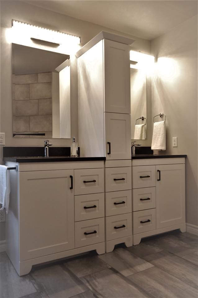 Inspiration for a large contemporary master bathroom in Ottawa with shaker cabinets, white cabinets, a hot tub, a double shower, a two-piece toilet, gray tile, porcelain tile, beige walls, porcelain floors, an undermount sink, engineered quartz benchtops, grey floor, a hinged shower door and black benchtops.