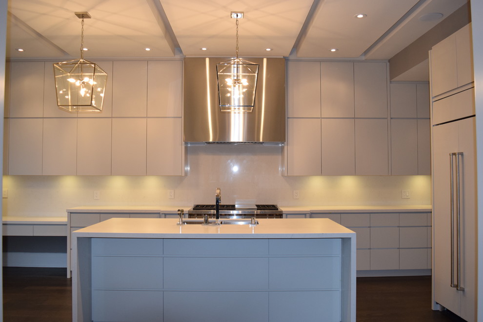 Example of a transitional kitchen design in Toronto