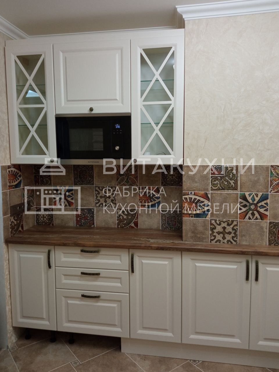 Белый угловой кухонный гарнитур