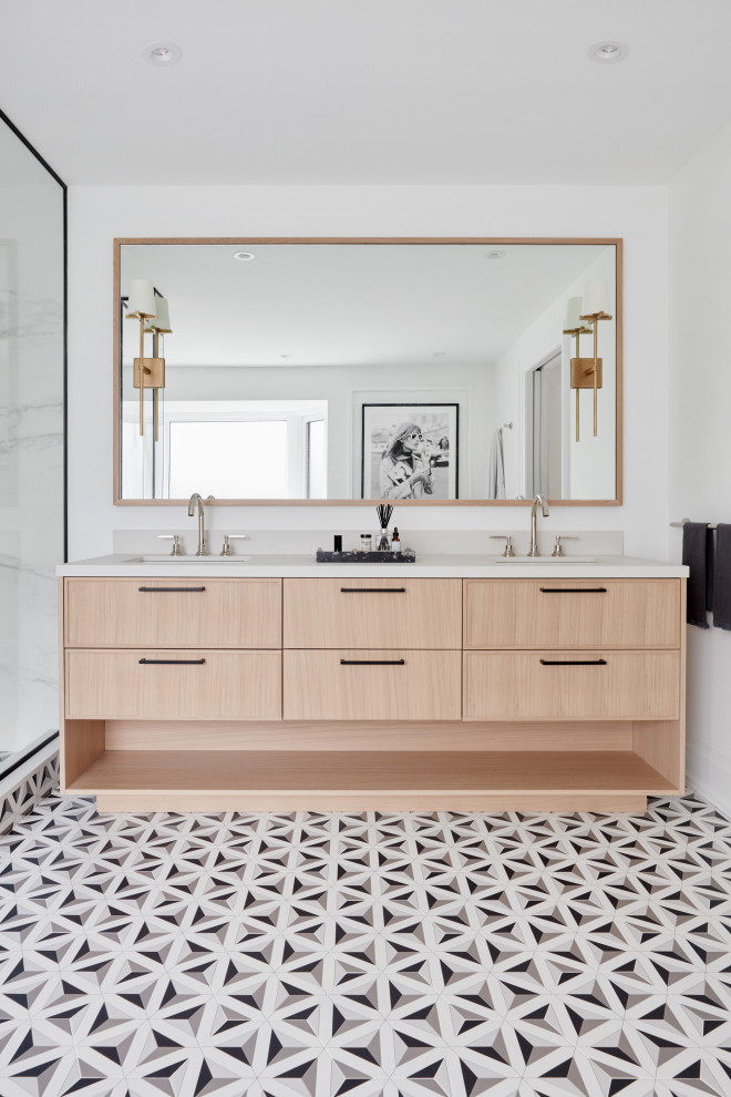 Transitional home design photo in Toronto