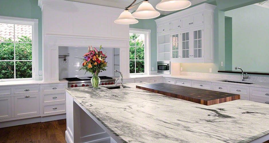 Example of a transitional kitchen design in Orange County
