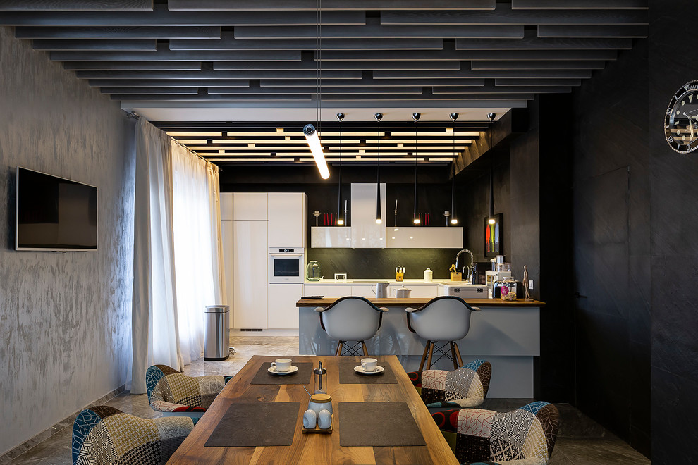 Дом с серебристыми стенами / House with silver walls