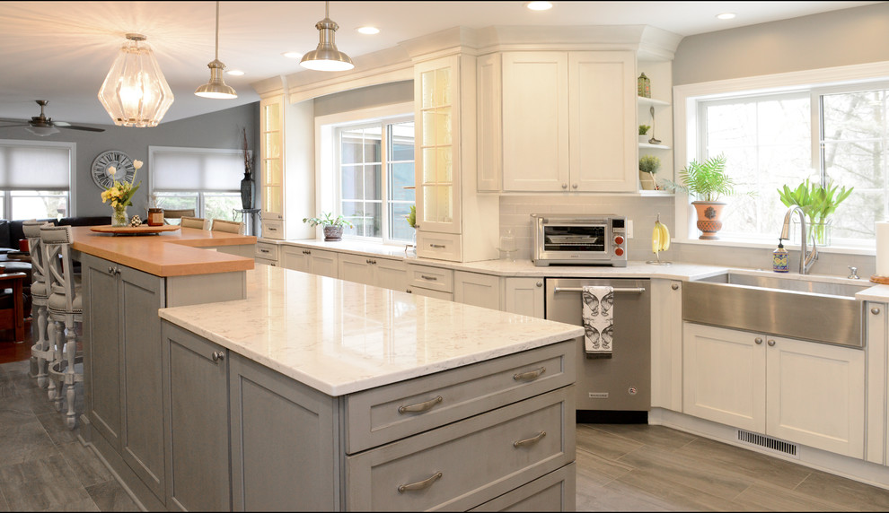 Kitchen - transitional kitchen idea in New York