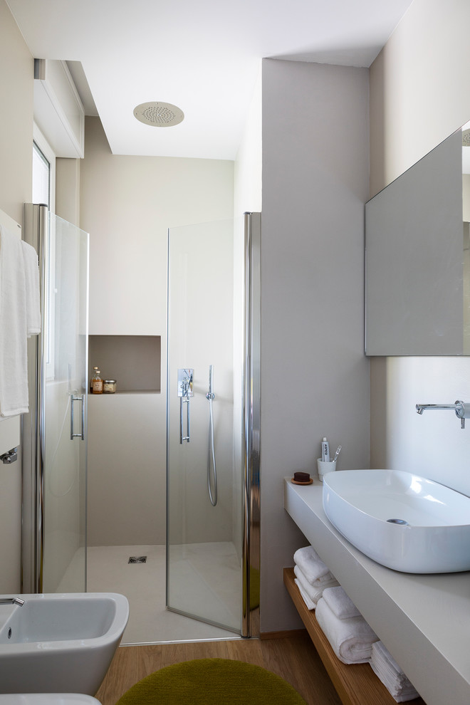 Design ideas for a contemporary bathroom in Milan.