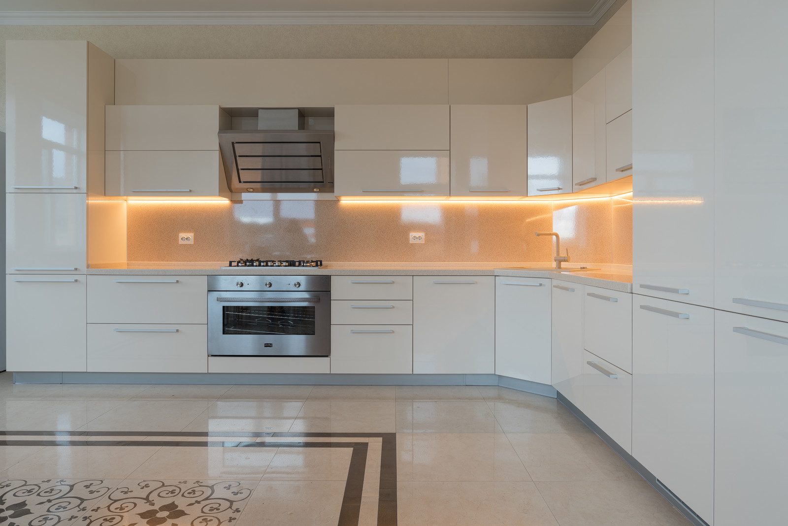 Современная кухня цвета "айвори"