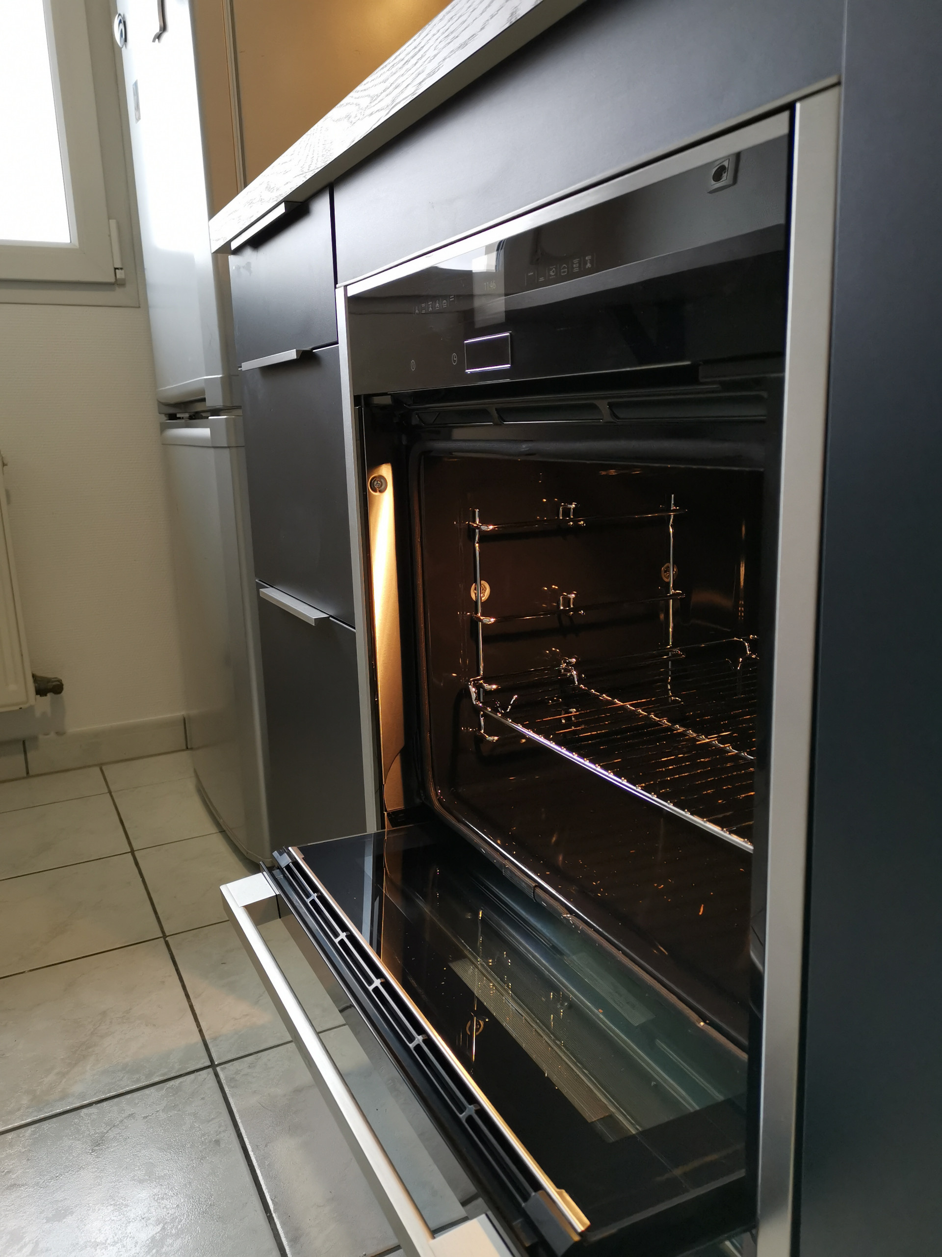 Cuisine contemporaine et fonctionnelle dans petit espace