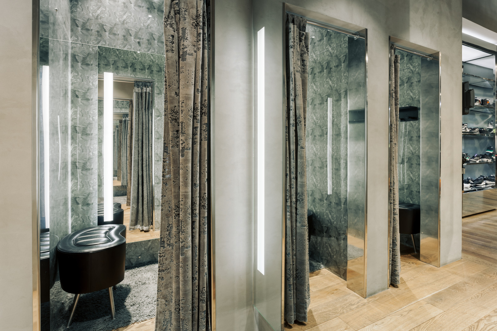 •COSMO STORE•  Монобренд DIESEL в МГЦ "Красная Площадь"