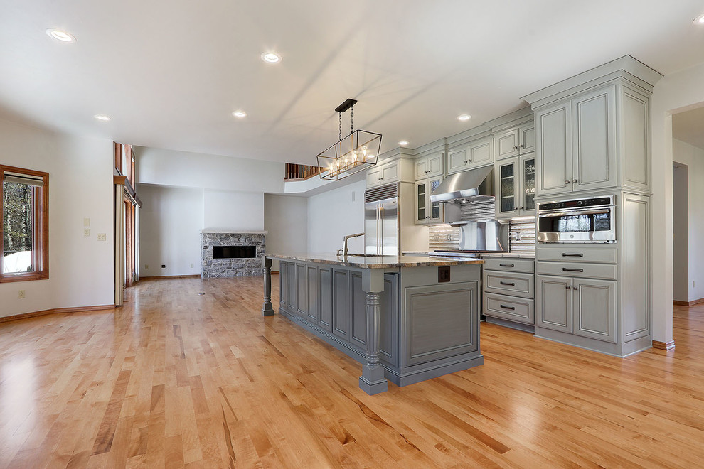 Home design - transitional home design idea