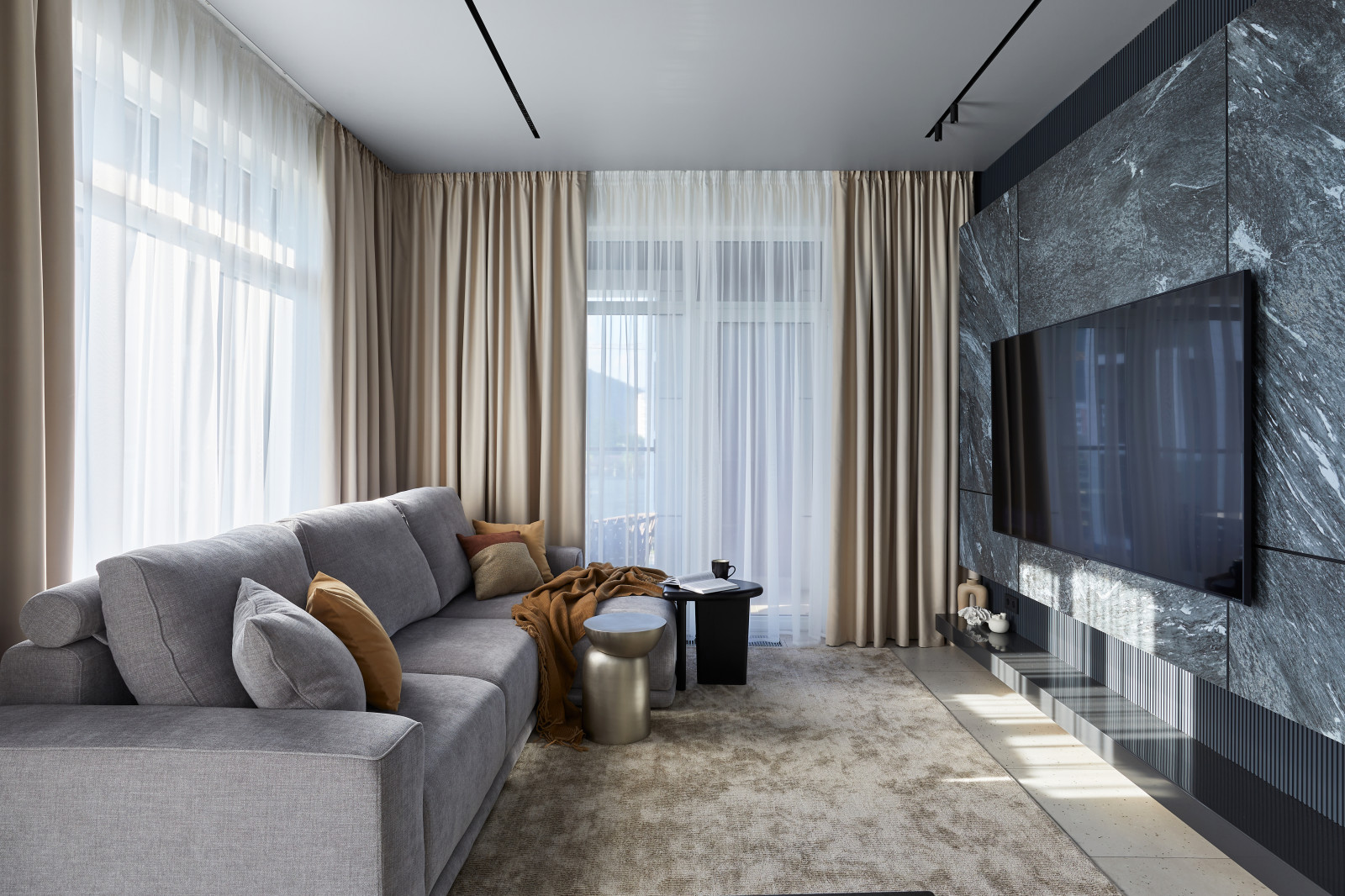 Монохромный минимализм