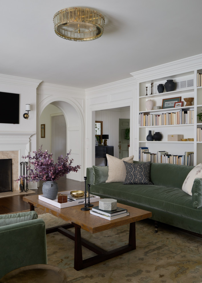 Elegant living room photo in Chicago