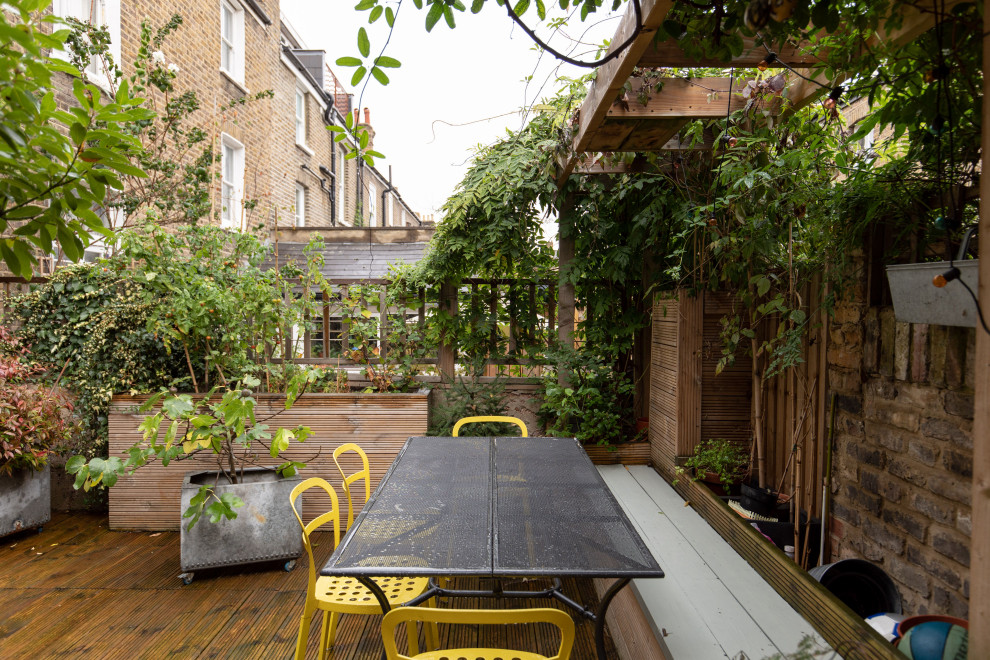 Garden design - courtyard in South London