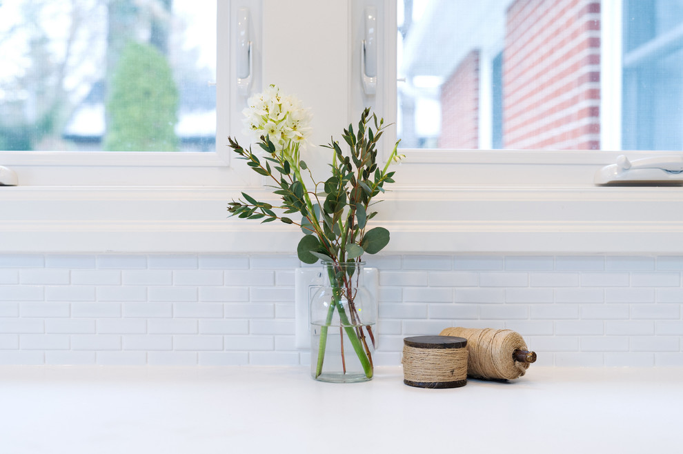 Inspiration for a transitional kitchen remodel in Toronto