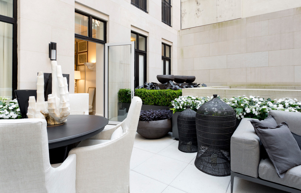 Photo of a contemporary patio in New York.
