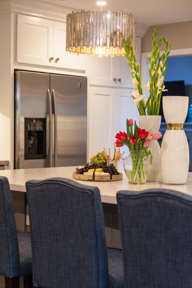 Kitchen - transitional kitchen idea in Orange County