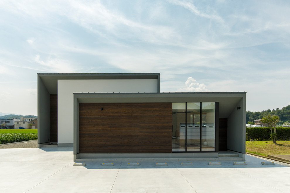 Design ideas for a contemporary grey exterior in Other with a flat roof.