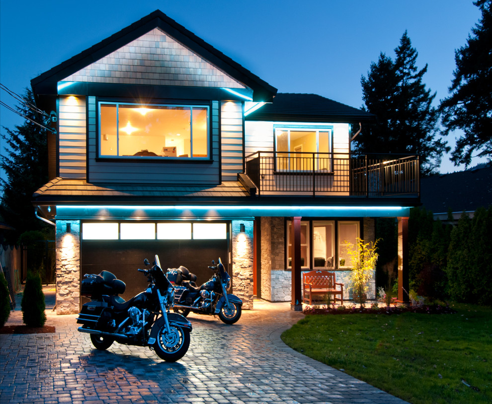 Inspiration for a mid-sized transitional three-storey brown exterior in Vancouver with wood siding.
