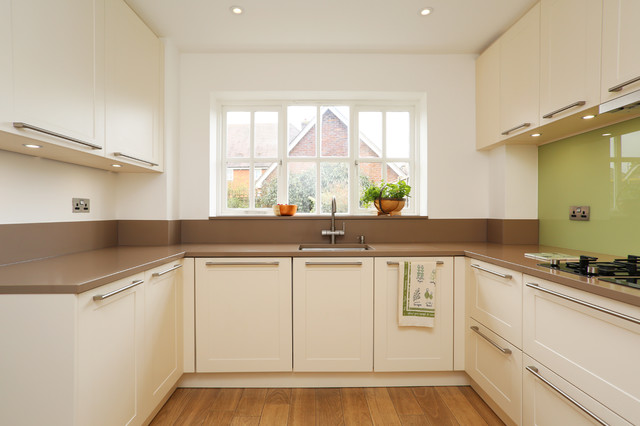 Cream U shaped kitchen modern-kitchen