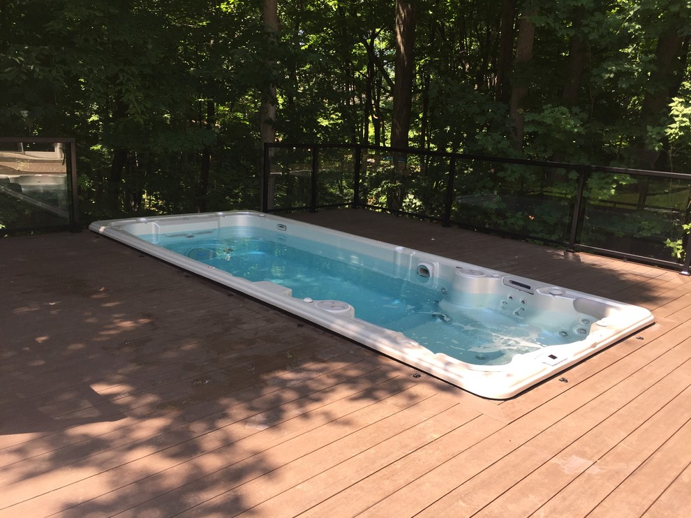 Design ideas for a traditional pool in Toronto with a hot tub and decking.