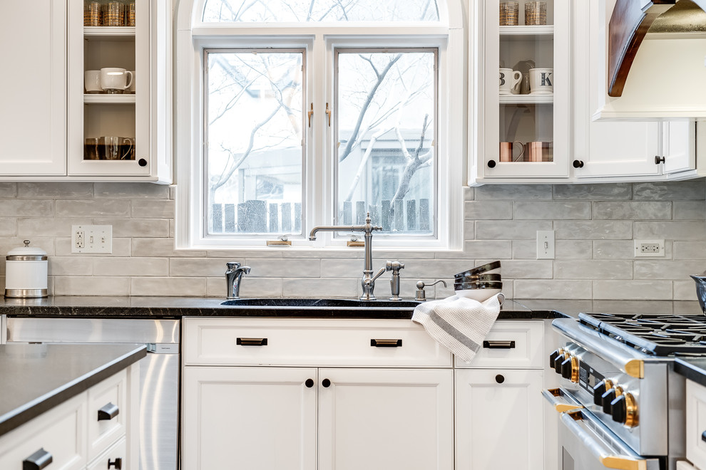 Example of a transitional kitchen design in Chicago