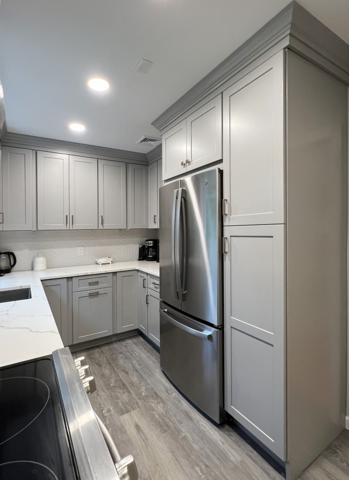 Transitional kitchen photo in New York