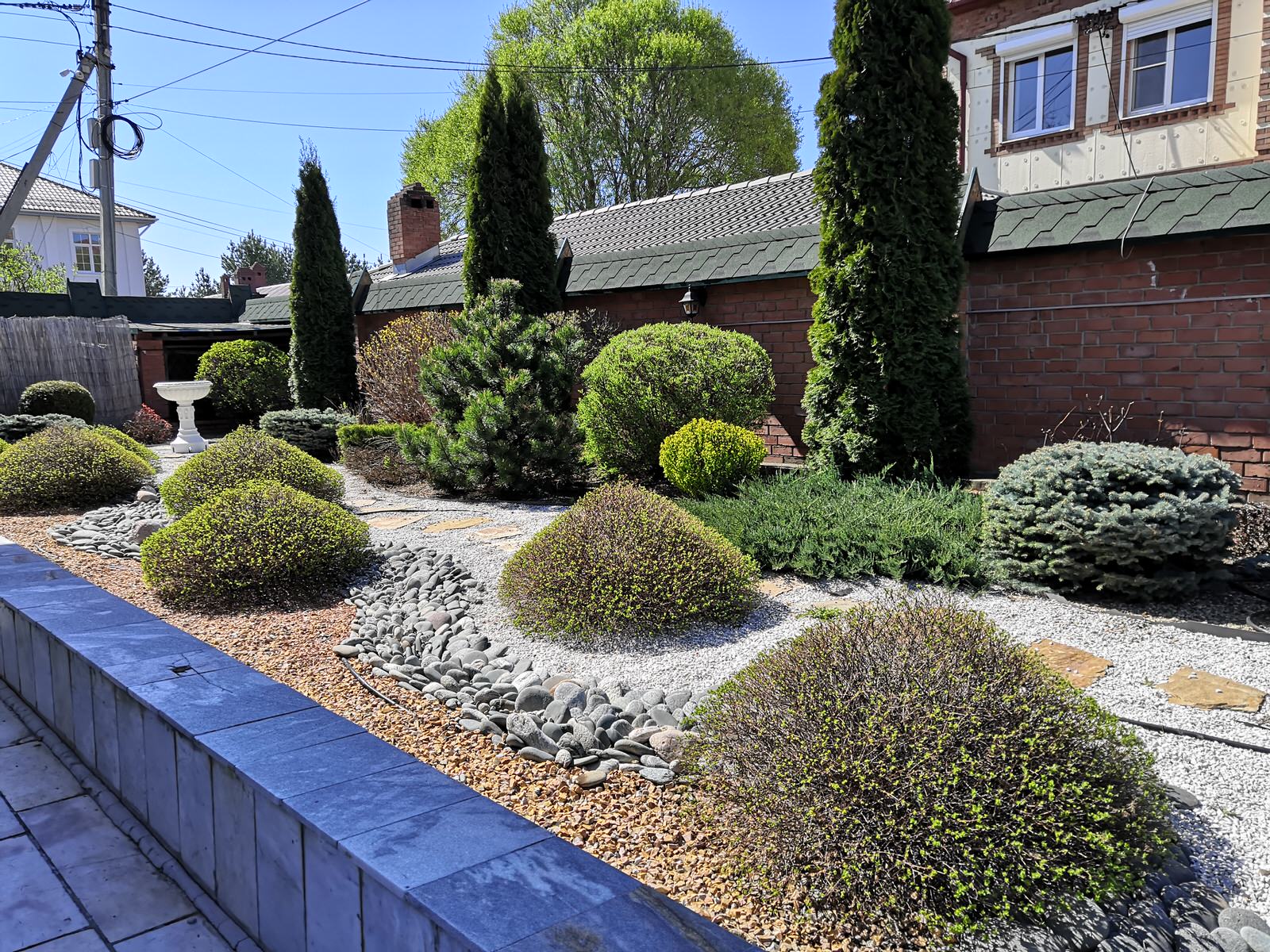 Дворик с поилкой для птиц