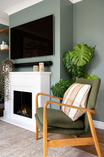 Salisbury Statement Apartment eclectic-living-room